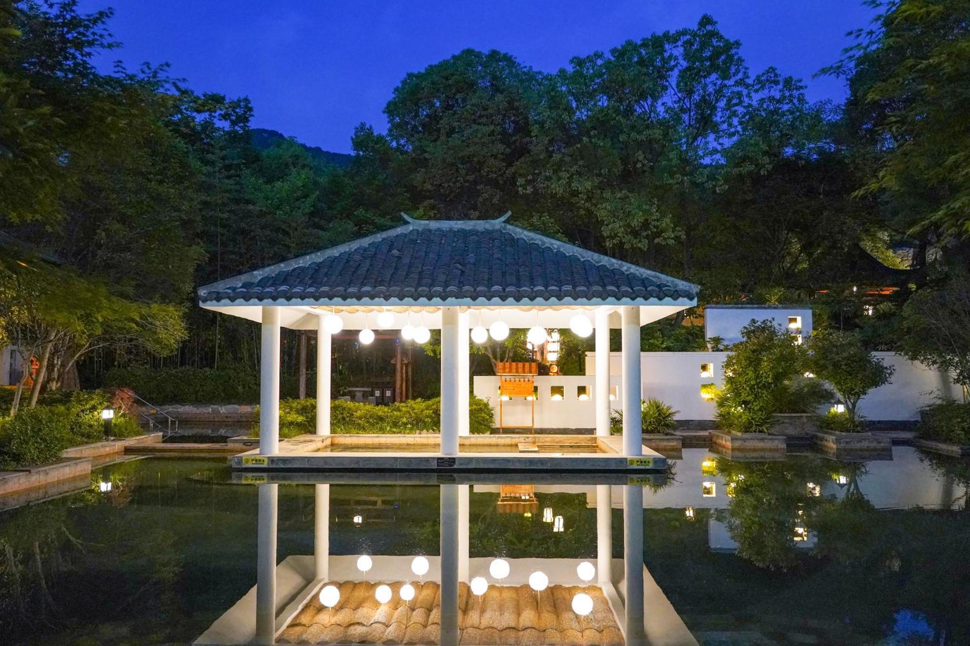 Holiday Inn Resort Chaohu Hot Spring By Ihg Hefei Bagian luar foto