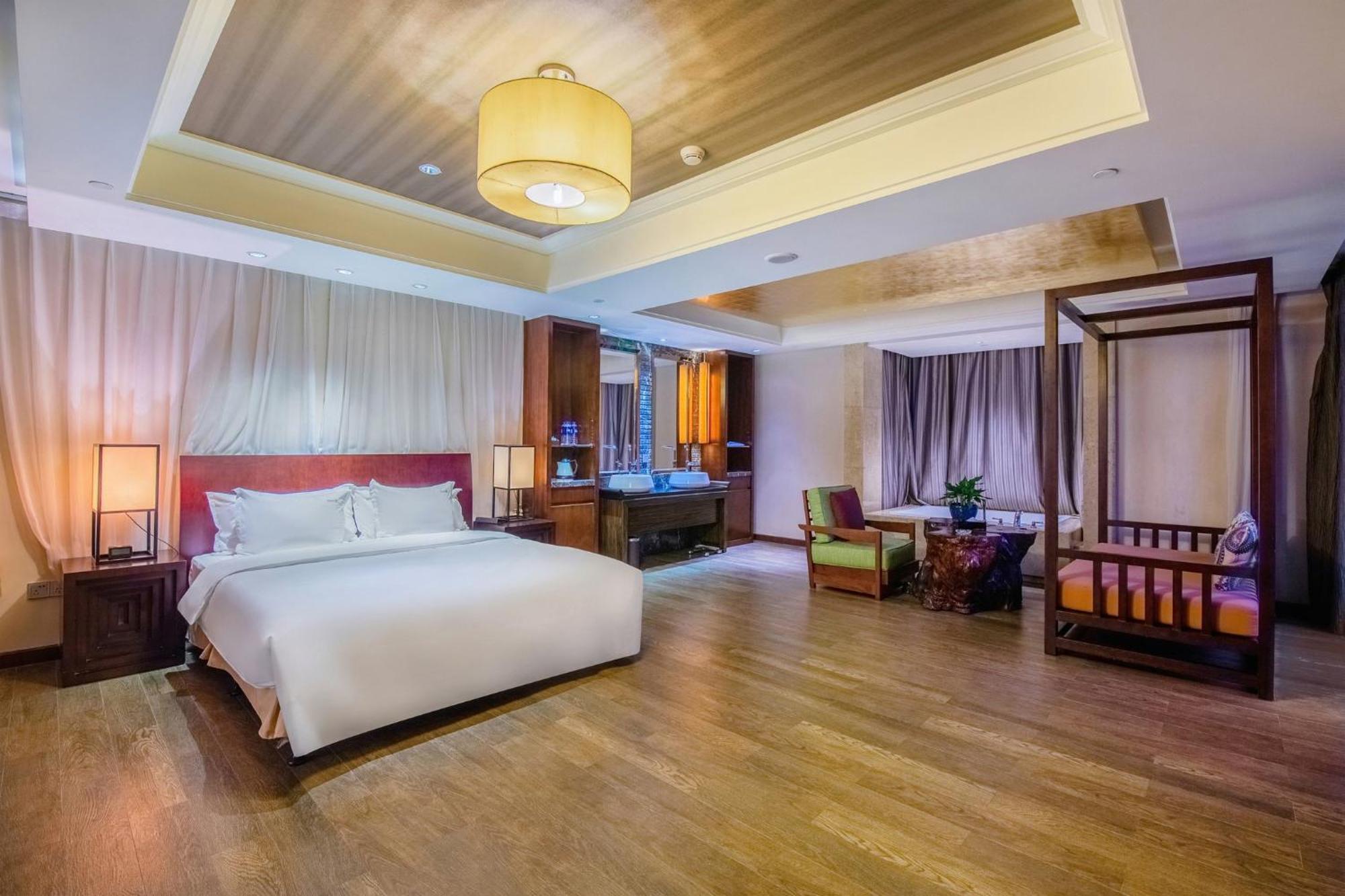Holiday Inn Resort Chaohu Hot Spring By Ihg Hefei Bagian luar foto