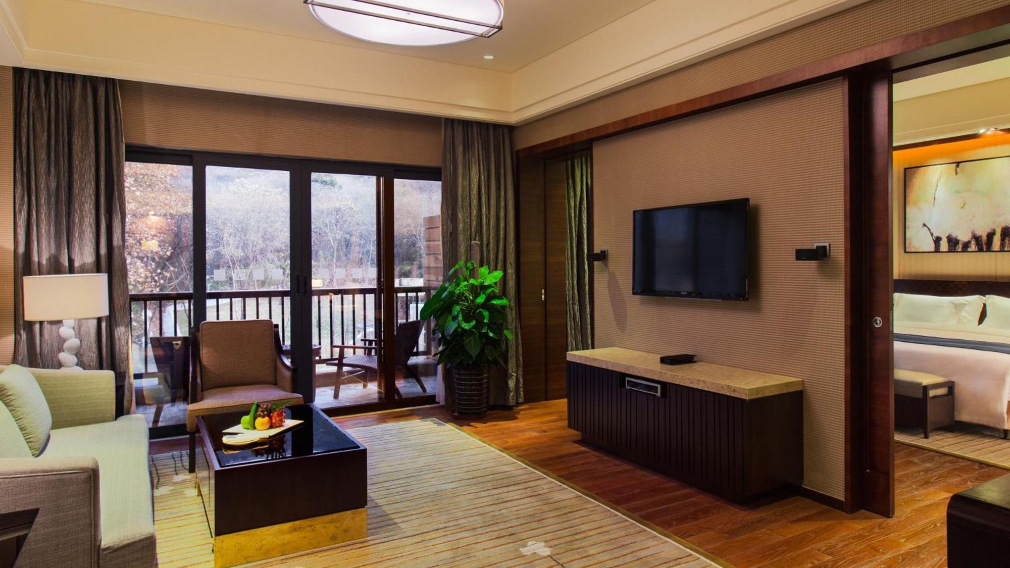 Holiday Inn Resort Chaohu Hot Spring By Ihg Hefei Bagian luar foto